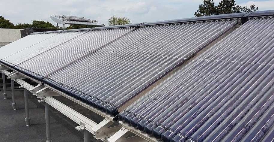 Fixer des panneaux solaires thermiques dans les règles de l’art