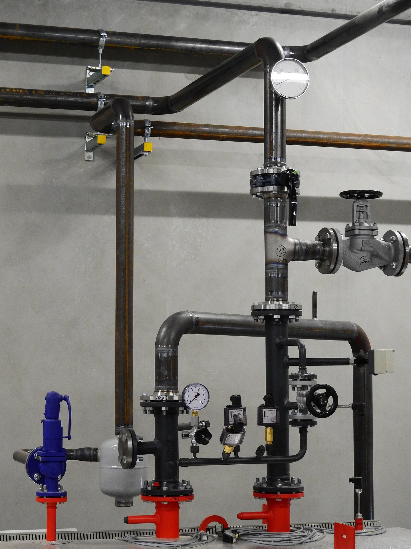 Dans une chaufferie d’une puissance totale supérieure à 1 MW, soumise à Déclaration au titre de la rubrique 2910-A, et comprenant des chaudières d’une puissance inférieure à 1 MW, quelles sont les prescriptions à appliquer pour ces équipements ?