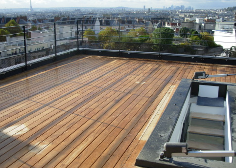 Isolation thermique des toitures-terrasses avec élément porteur en bois et panneaux dérivés du bois